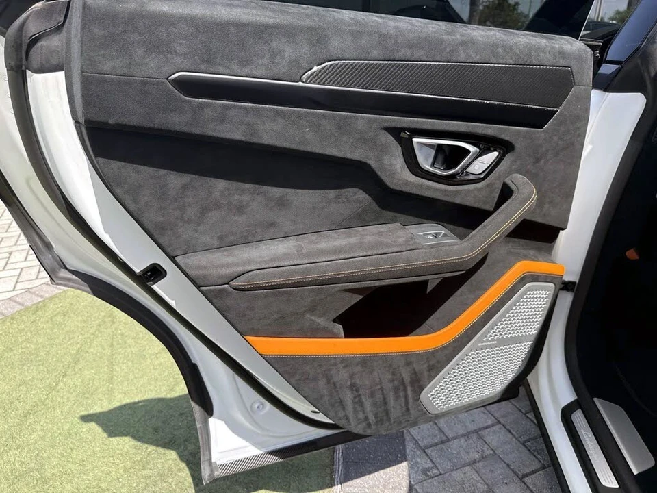 2023 Lamborghini Urus Performante - Image 12 of 31