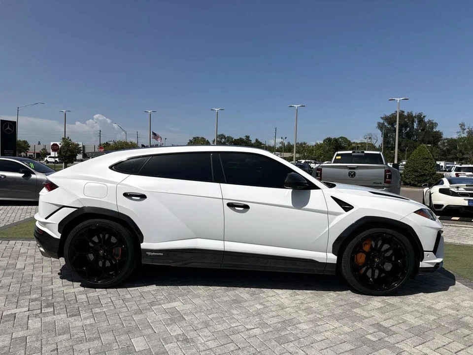 2023 Lamborghini Urus Performante - Image 6 of 31
