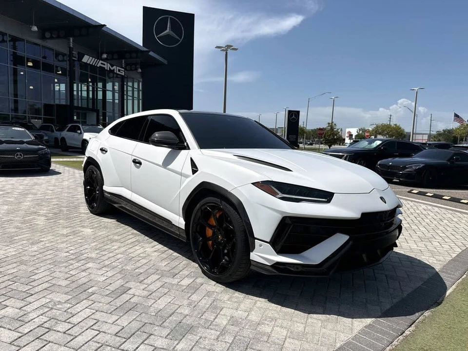 2023 Lamborghini Urus Performante - Image 7 of 31