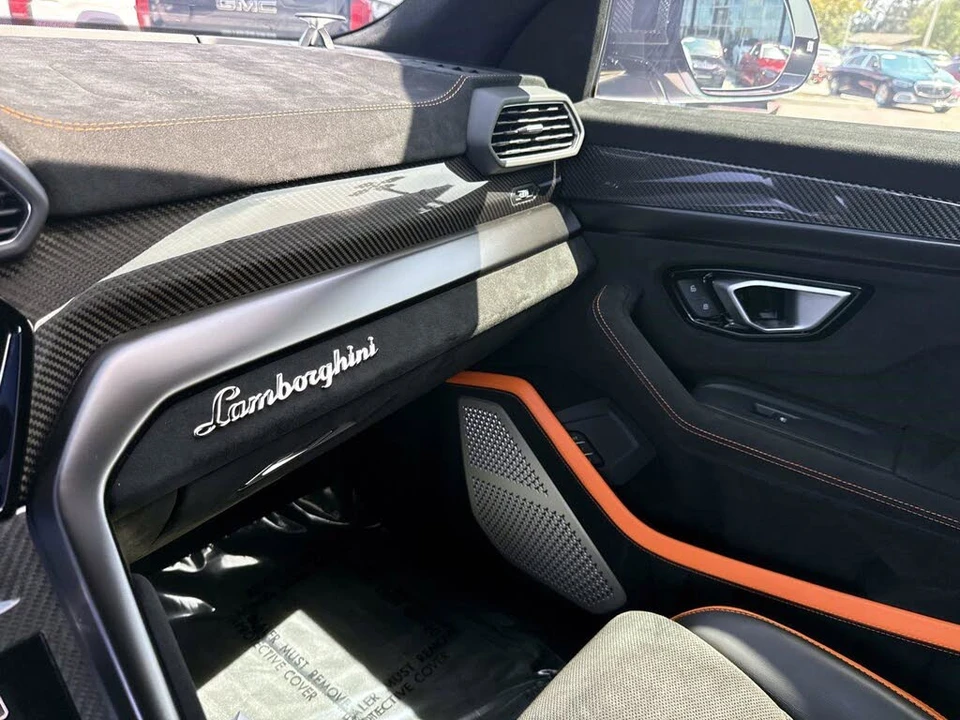 2023 Lamborghini Urus Performante - Image 26 of 31