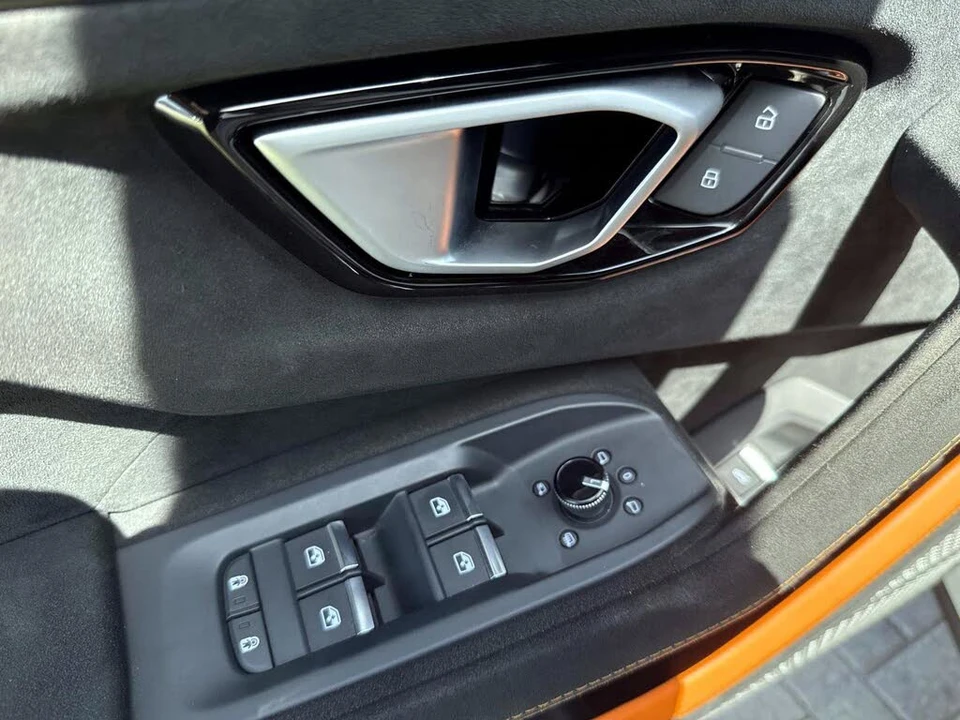 2023 Lamborghini Urus Performante - Image 18 of 31