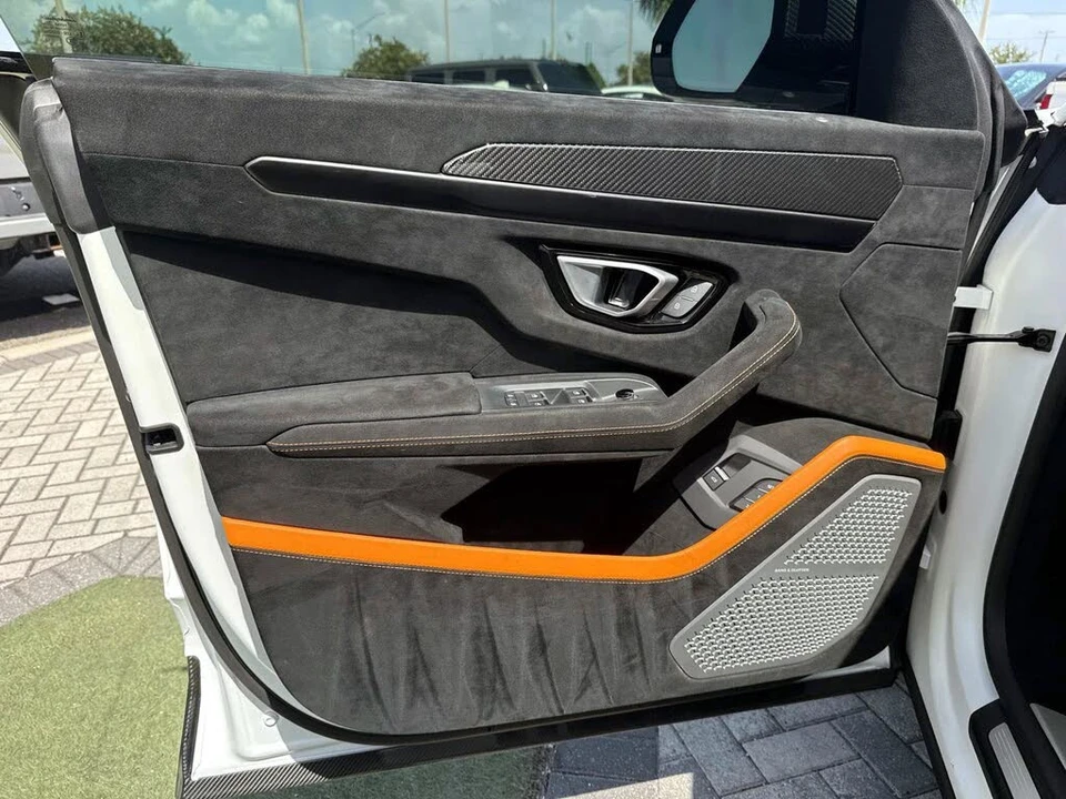 2023 Lamborghini Urus Performante - Image 17 of 31