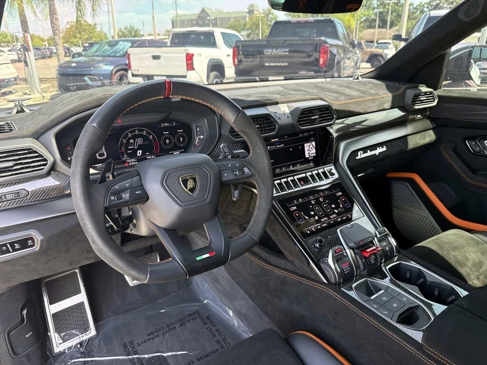 2023 Lamborghini Urus Performante - Image 16 of 31