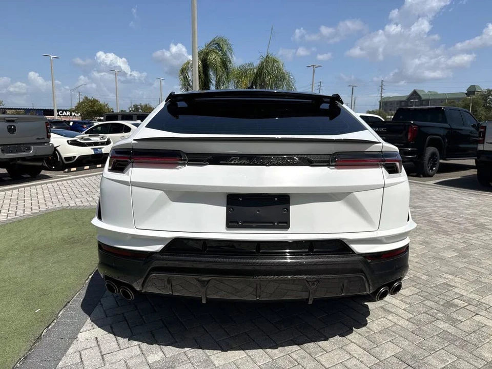 2023 Lamborghini Urus Performante - Image 9 of 31