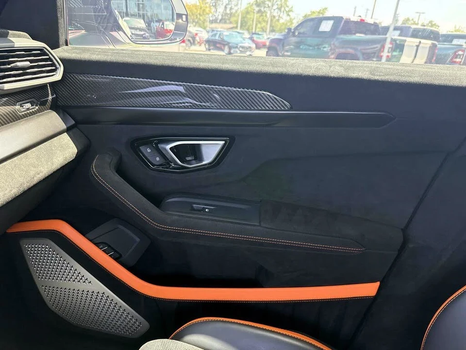 2023 Lamborghini Urus Performante - Image 25 of 31