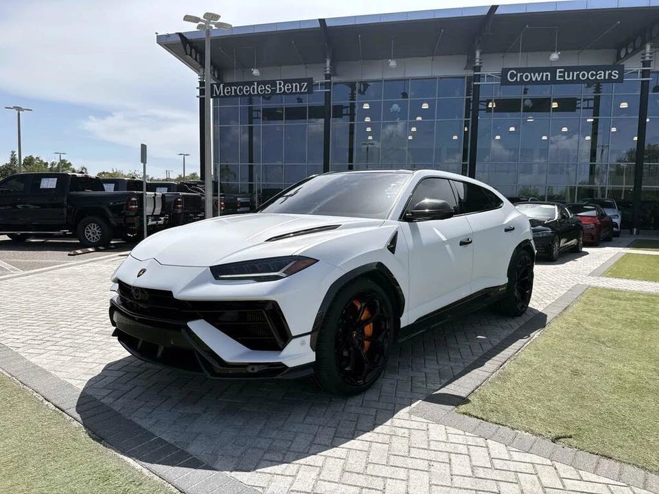 2023 Lamborghini Urus Performante - Image 2 of 31