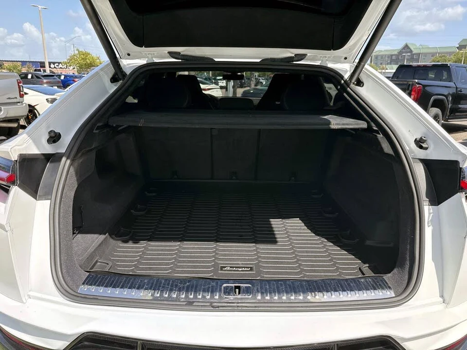 2023 Lamborghini Urus Performante - Image 10 of 31