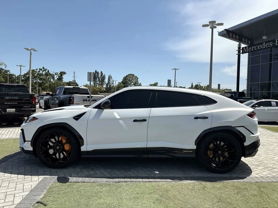 2023 Lamborghini Urus Performante - Image 3 of 31