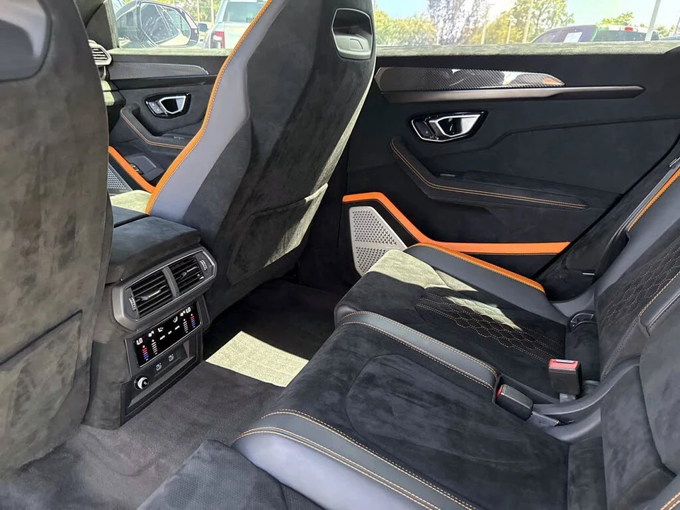 2023 Lamborghini Urus Performante - Image 15 of 31