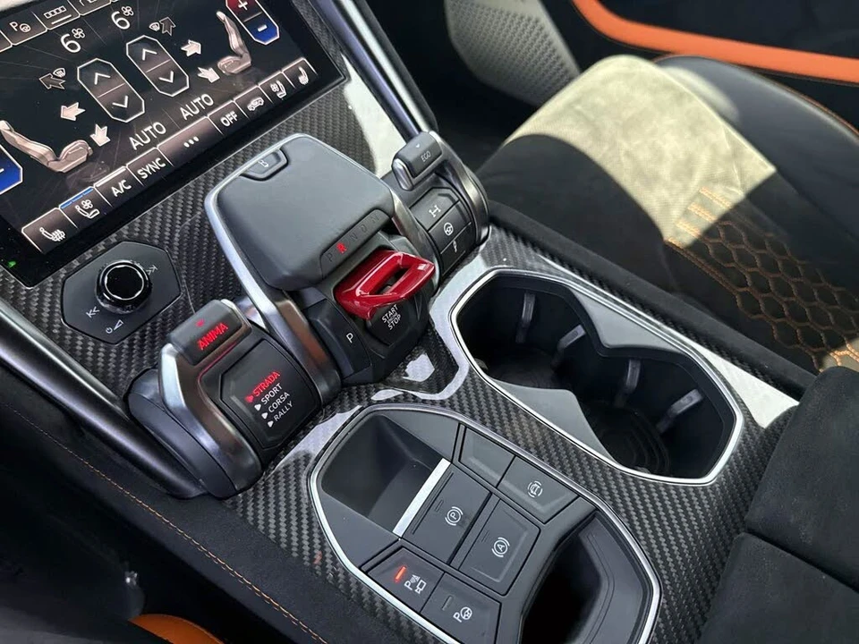 2023 Lamborghini Urus Performante - Image 29 of 31