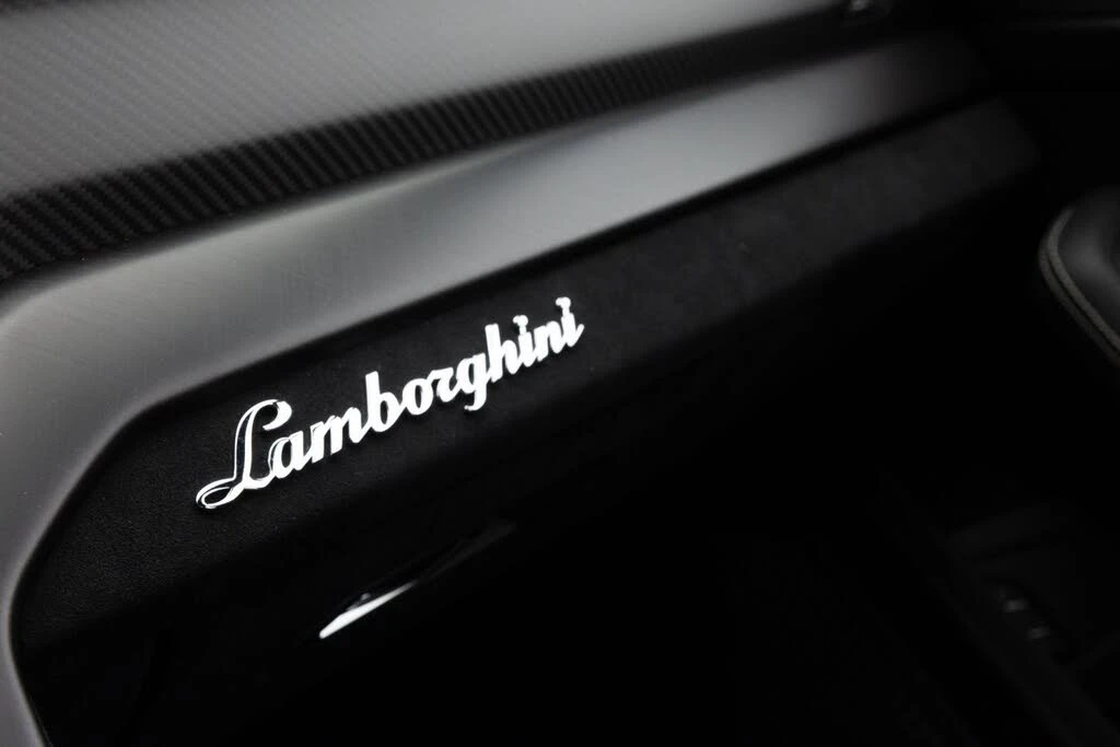 2023 Lamborghini Urus Performante - Image 28 of 31