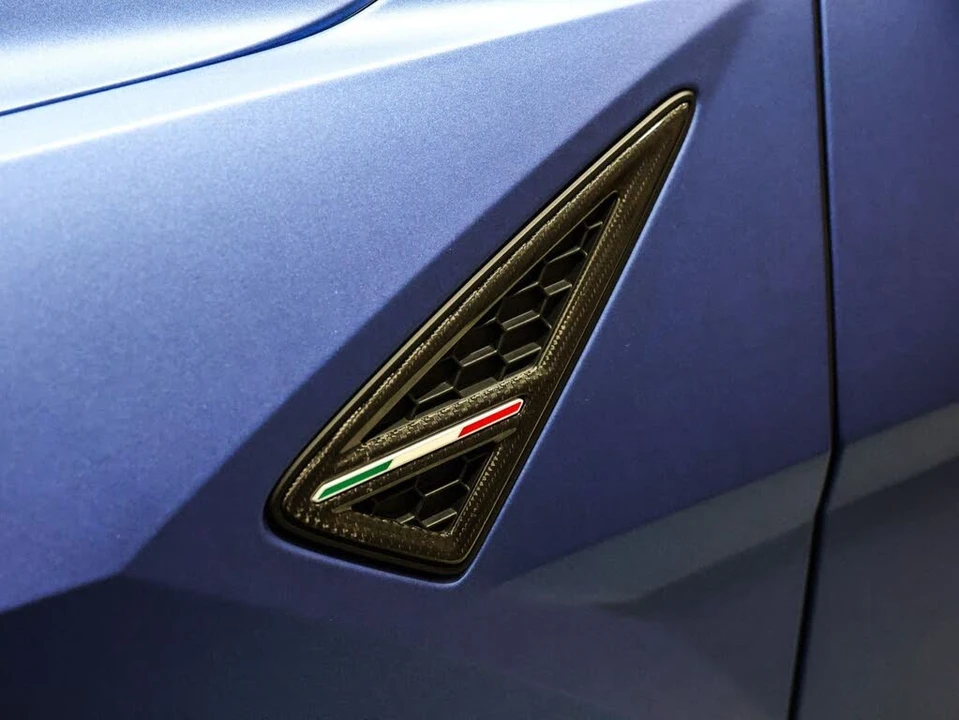 2023 Lamborghini Urus Performante - Image 10 of 31