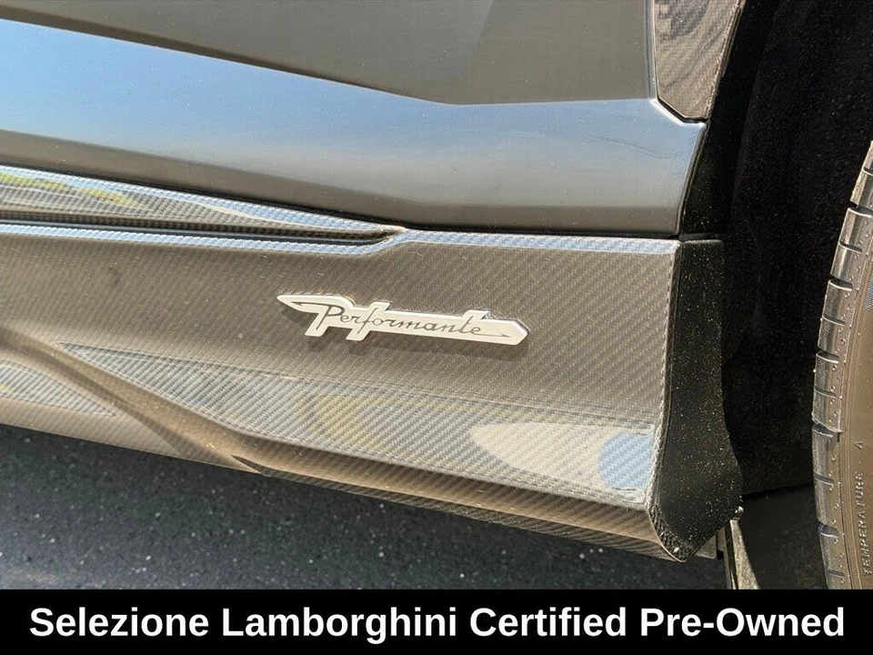 2023 Lamborghini Urus Performante - Image 13 of 31