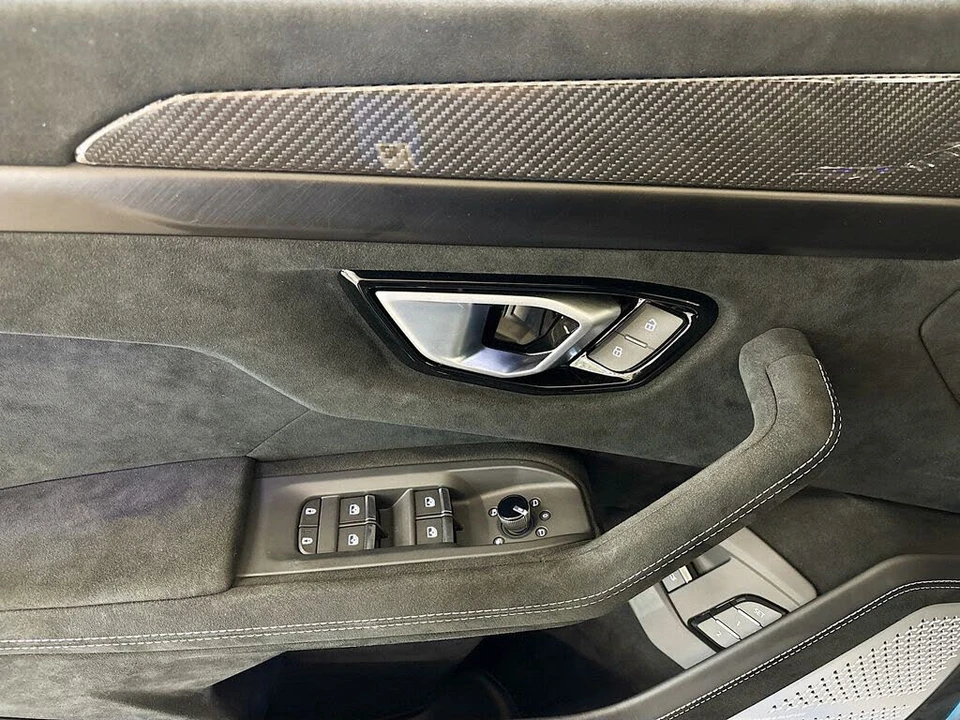 2023 Lamborghini Urus Performante - Image 25 of 31