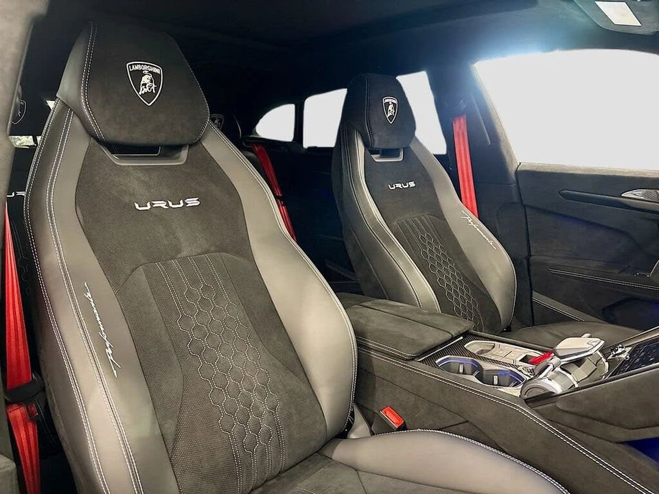 2023 Lamborghini Urus Performante - Image 15 of 31