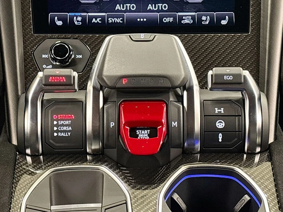 2023 Lamborghini Urus Performante - Image 13 of 31