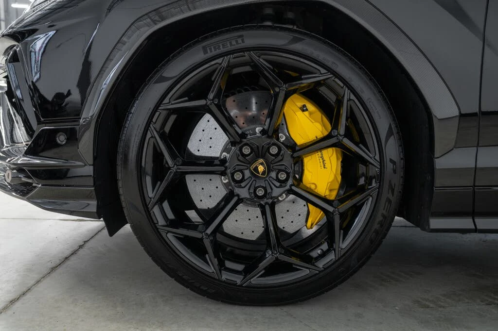2023 Lamborghini Urus Performante - Image 9 of 31