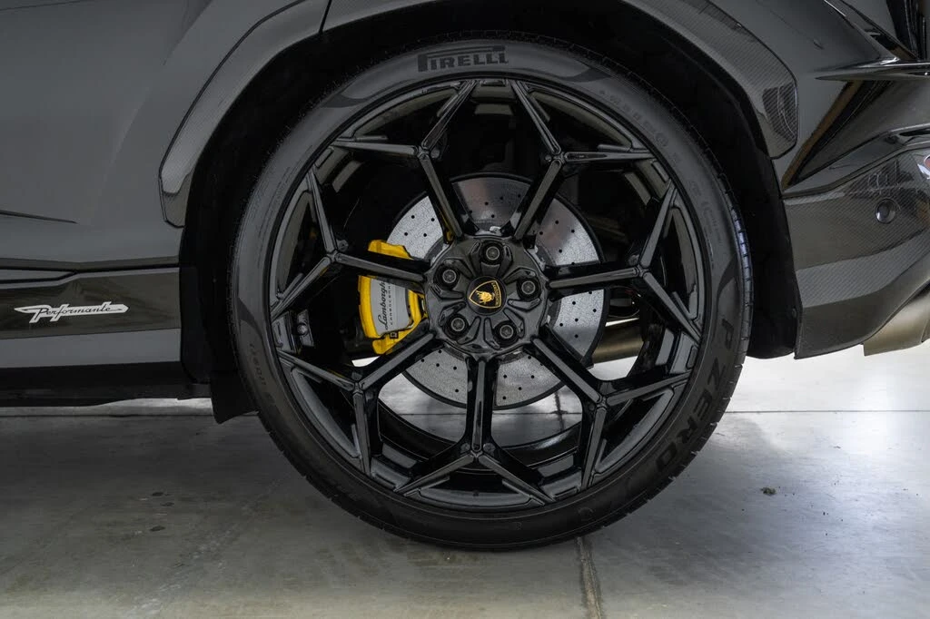 2023 Lamborghini Urus Performante - Image 10 of 31