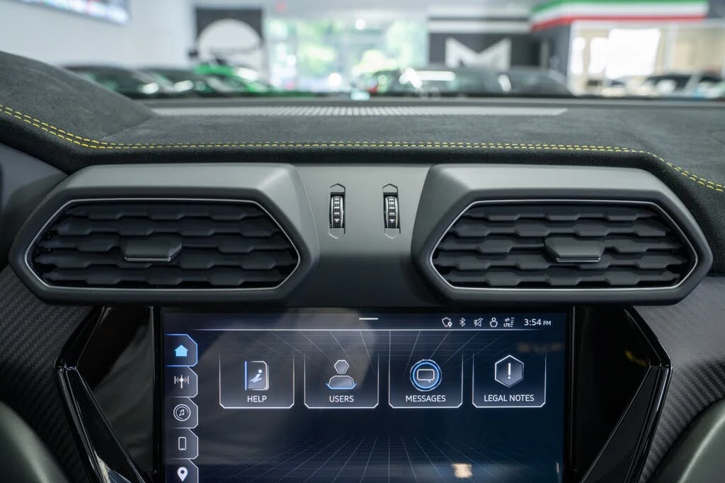 2023 Lamborghini Urus Performante - Image 28 of 31