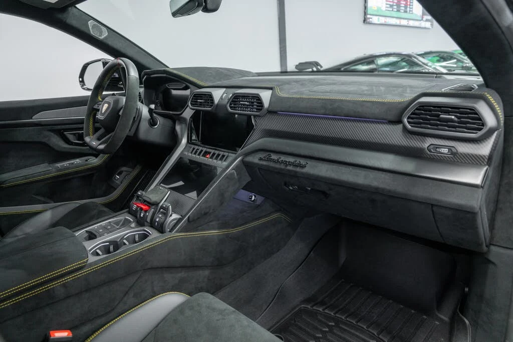 2023 Lamborghini Urus Performante - Image 13 of 31