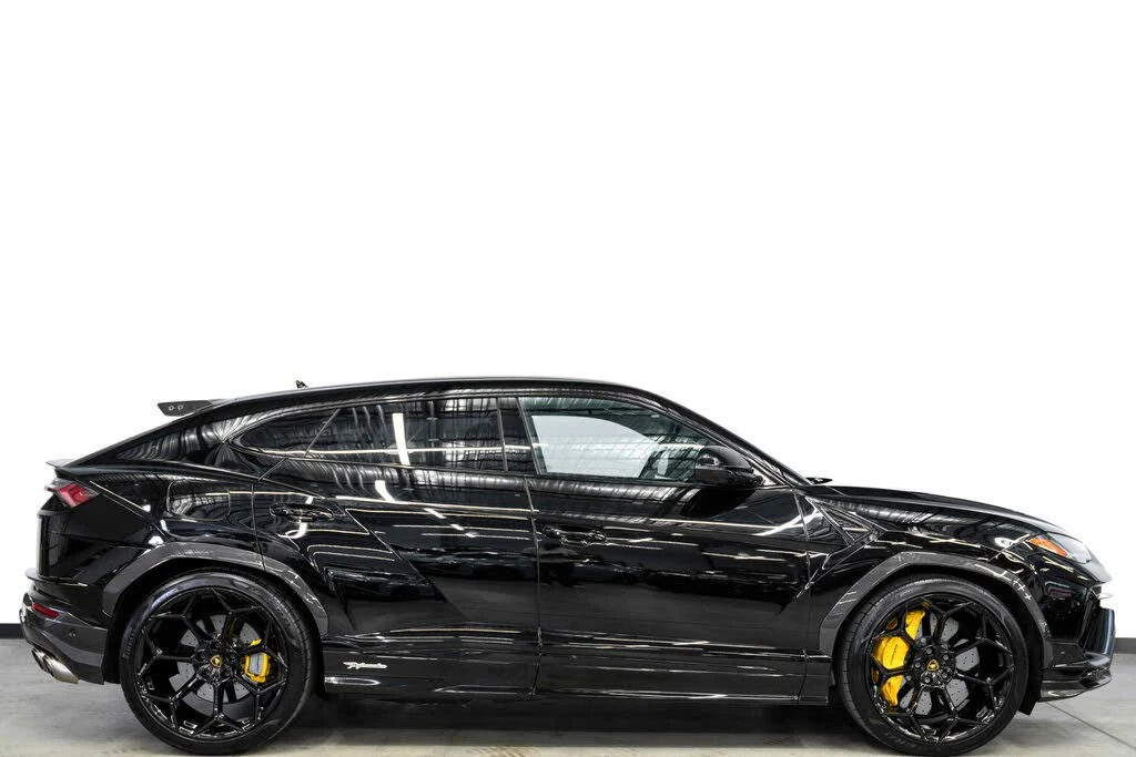 2023 Lamborghini Urus Performante - Image 2 of 31