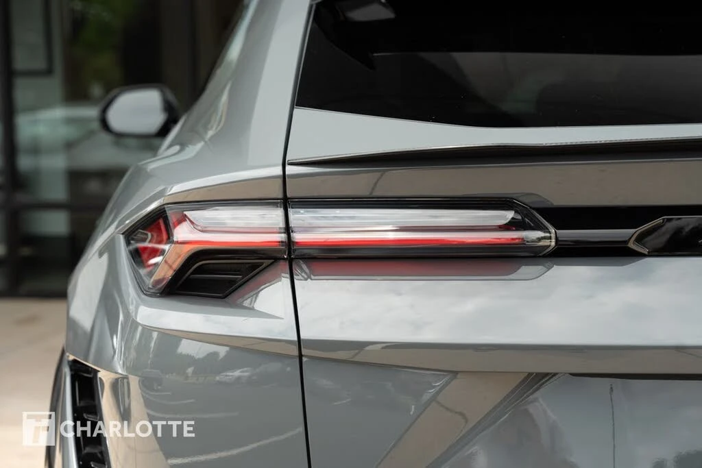 2023 Lamborghini Urus Performante - Image 15 of 31