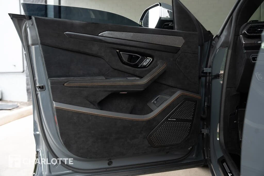 2023 Lamborghini Urus Performante - Image 20 of 31