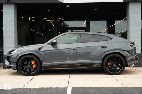 2023 Lamborghini Urus Performante