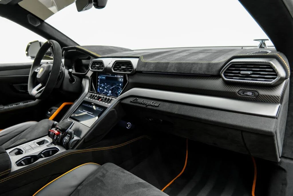 2023 Lamborghini Urus Performante - Image 13 of 31