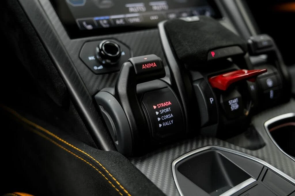 2023 Lamborghini Urus Performante - Image 30 of 31
