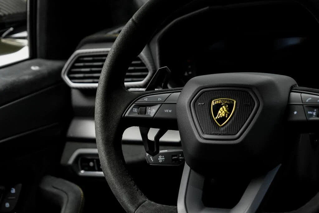 2023 Lamborghini Urus Performante - Image 17 of 31