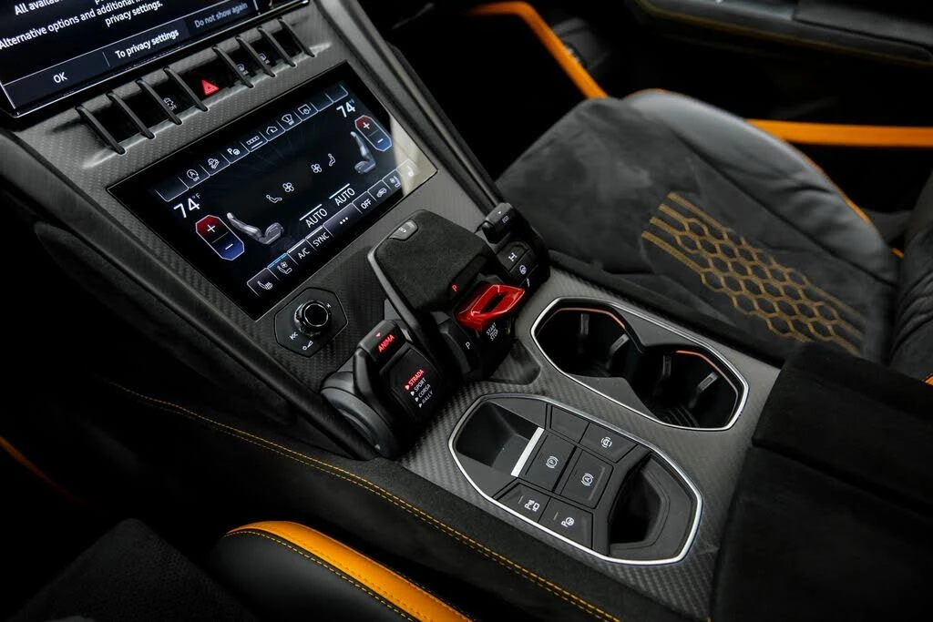 2023 Lamborghini Urus Performante - Image 28 of 31