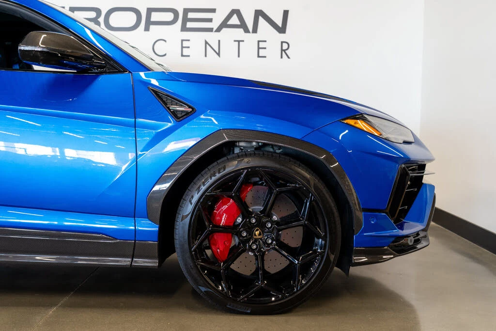 2023 Lamborghini Urus Performante - Image 16 of 31