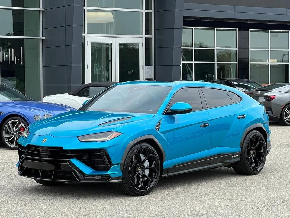 2023 Lamborghini Urus Performante - Image 2 of 31