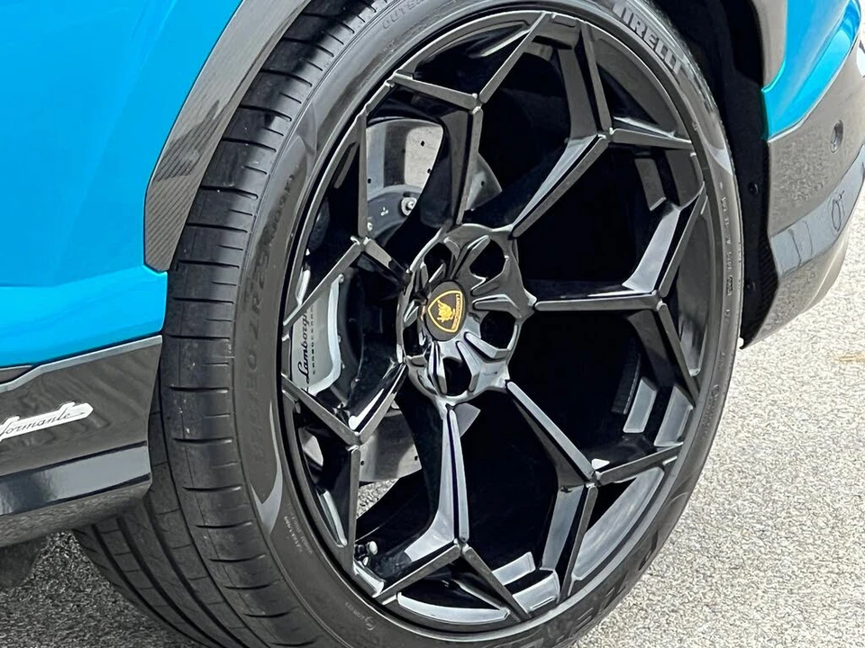 2023 Lamborghini Urus Performante - Image 16 of 31