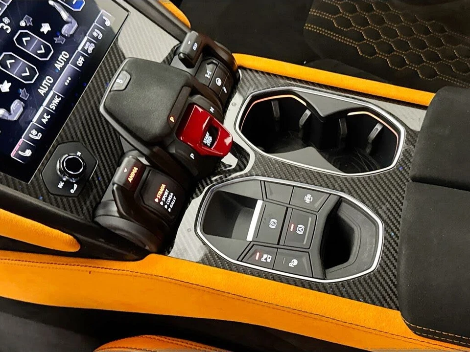 2023 Lamborghini Urus Performante - Image 17 of 31