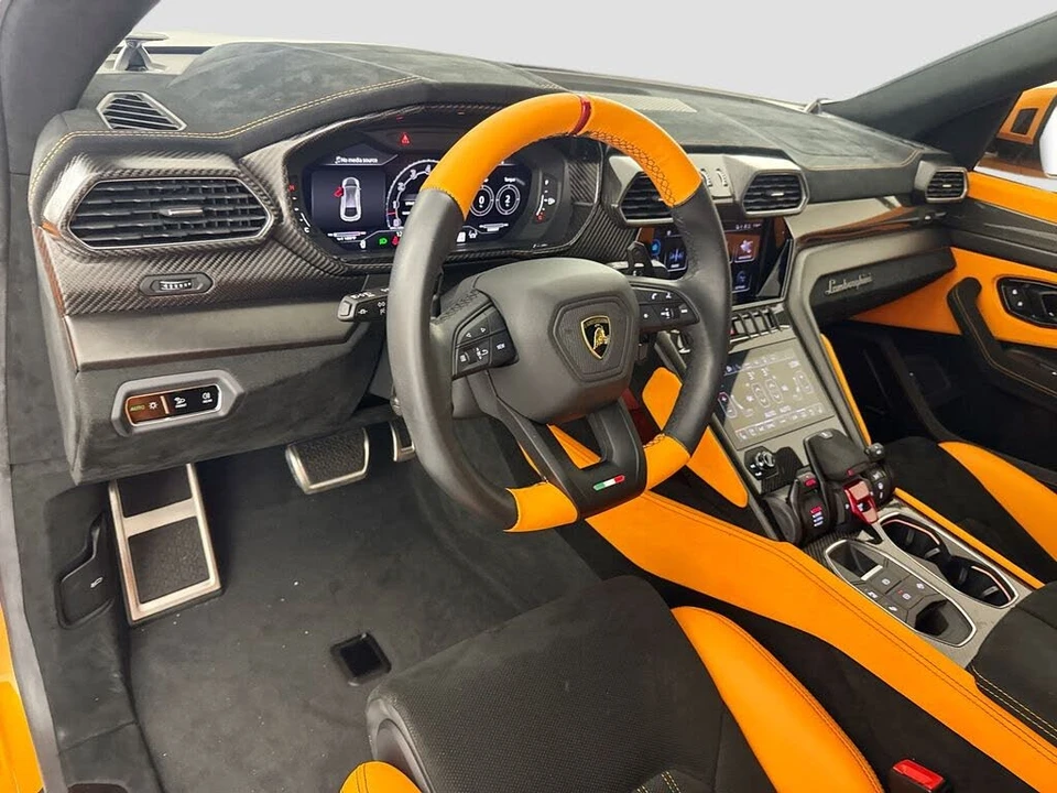 2023 Lamborghini Urus Performante - Image 9 of 31