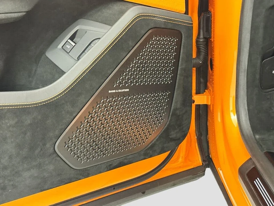 2023 Lamborghini Urus Performante - Image 19 of 31