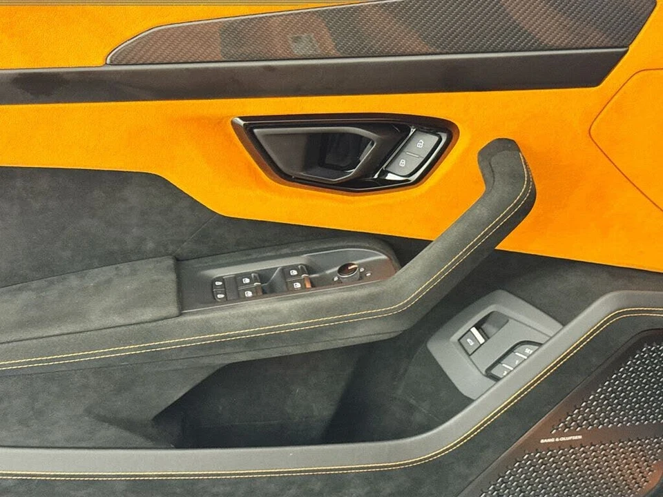 2023 Lamborghini Urus Performante - Image 18 of 31