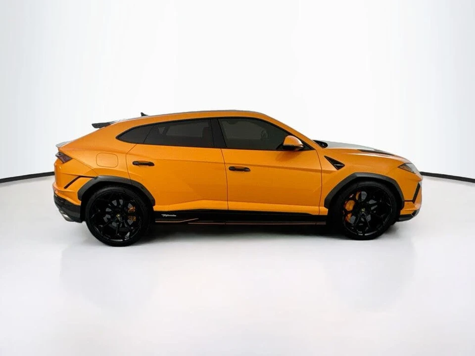 2023 Lamborghini Urus Performante - Image 4 of 31