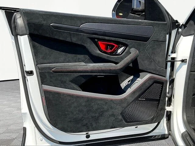 2023 Lamborghini Urus Performante - Image 20 of 31