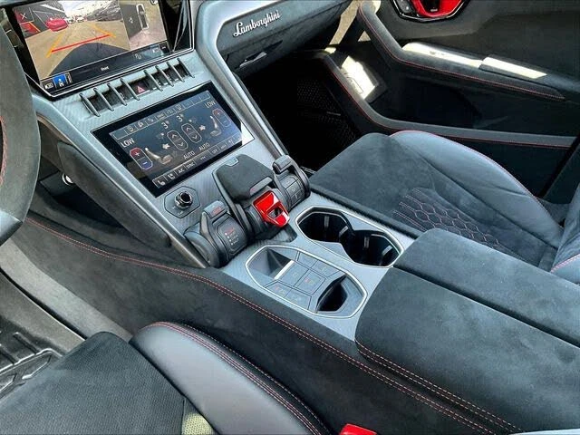 2023 Lamborghini Urus Performante - Image 18 of 31