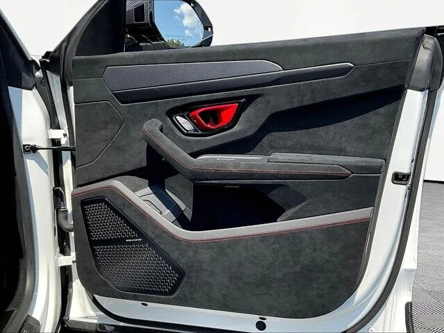2023 Lamborghini Urus Performante - Image 27 of 31