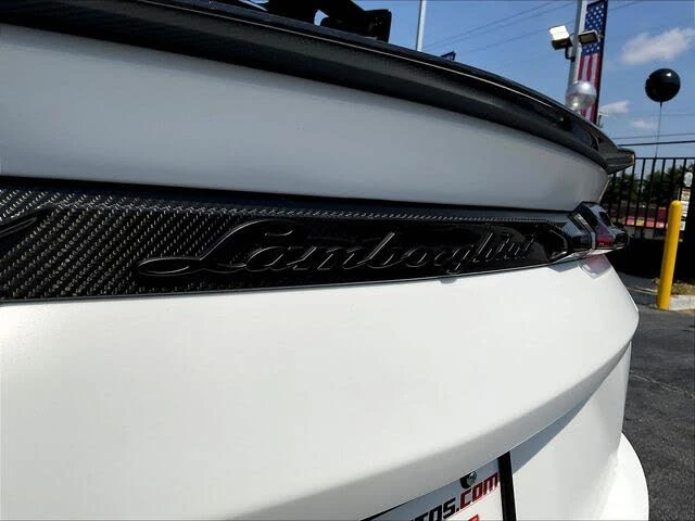 2023 Lamborghini Urus Performante - Image 24 of 31