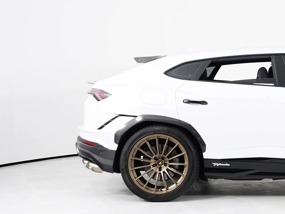 2023 Lamborghini Urus Performante - Image 13 of 31