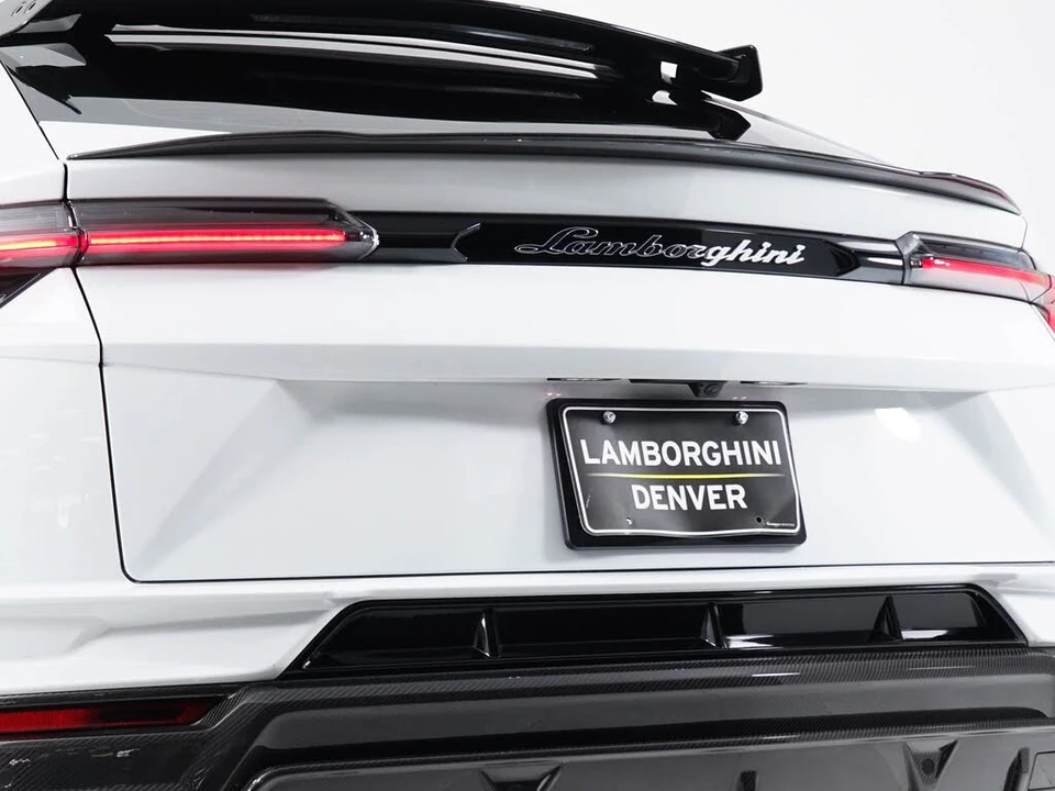 2023 Lamborghini Urus Performante - Image 19 of 31
