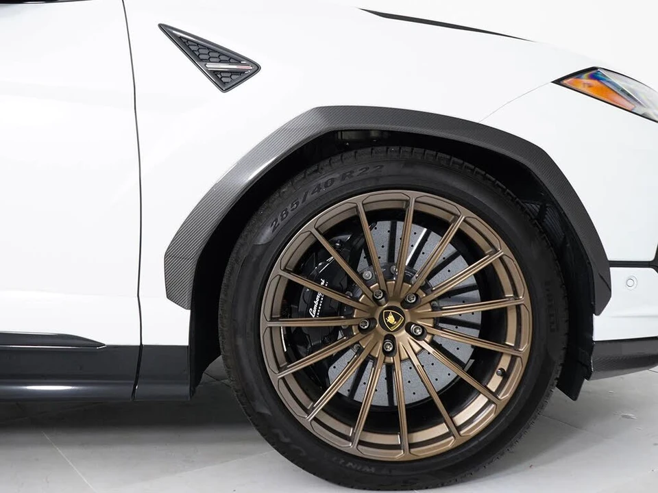 2023 Lamborghini Urus Performante - Image 15 of 31