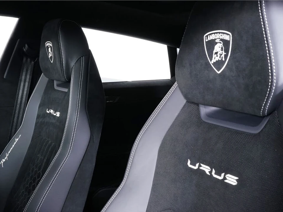 2023 Lamborghini Urus Performante - Image 27 of 31