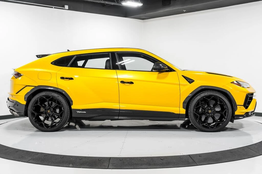 2023 Lamborghini Urus Performante - Image 2 of 31