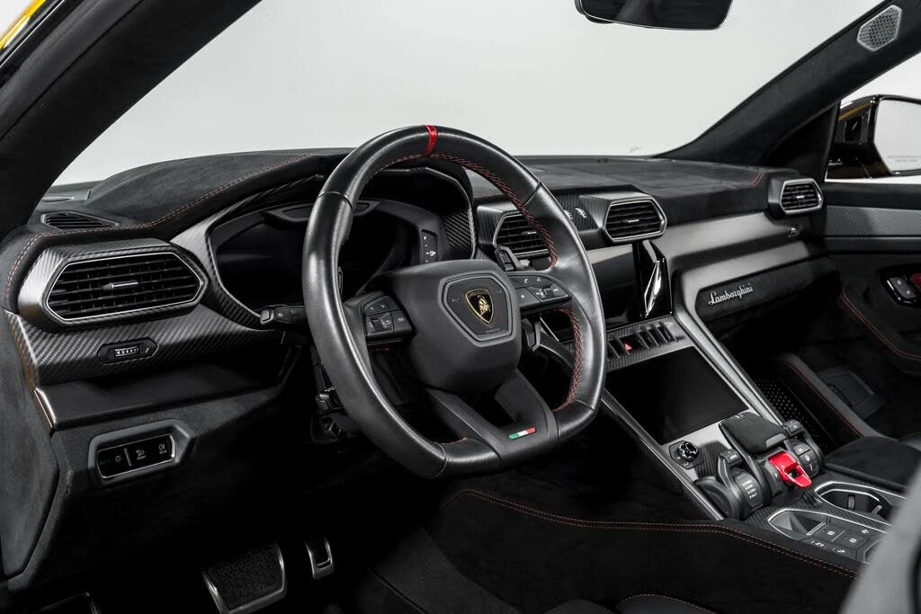 2023 Lamborghini Urus Performante - Image 13 of 31